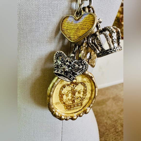 Crown Charm Necklace & Royal Rhinestone Lion - Picture 8 of 14